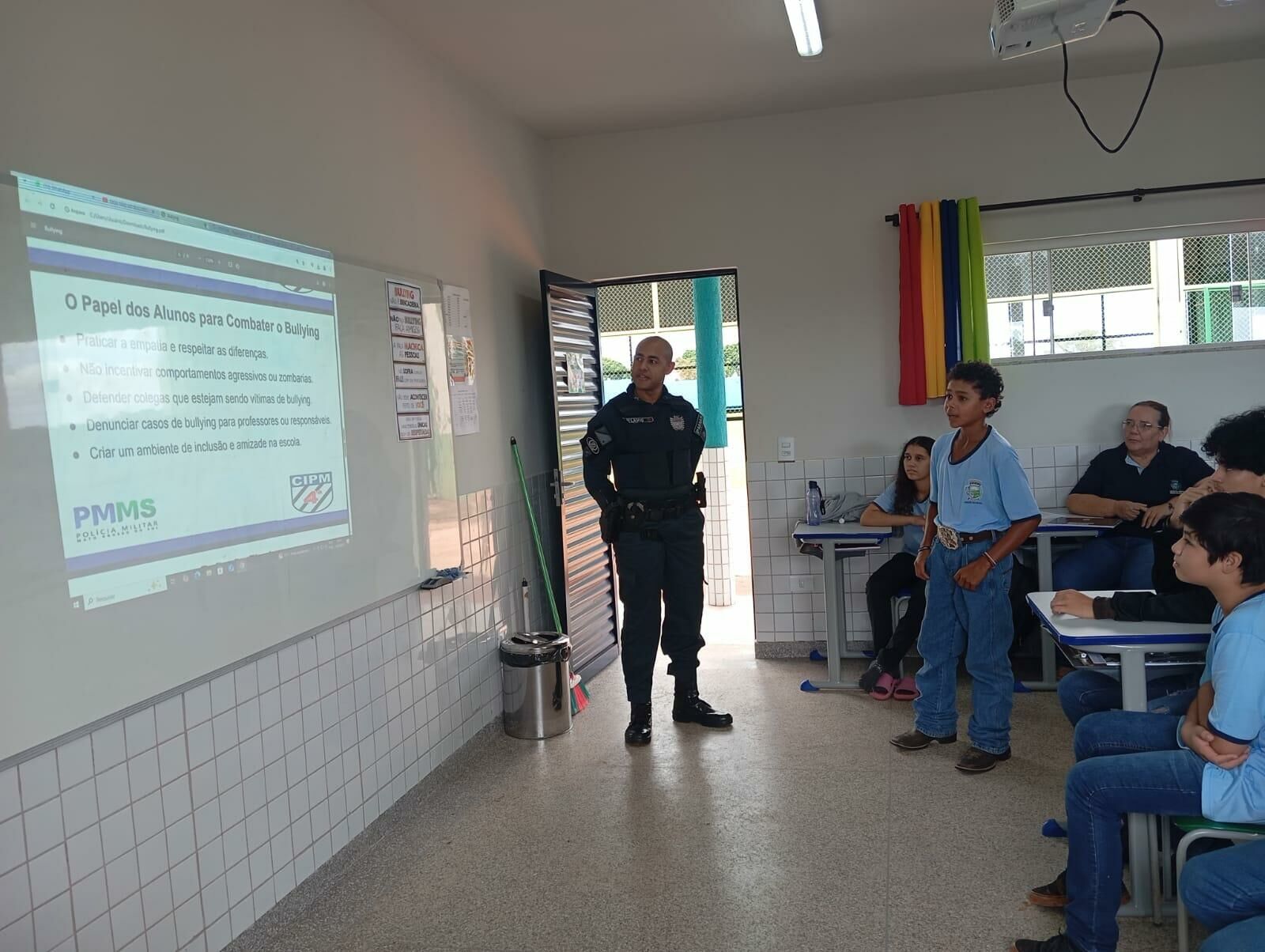 Imagem de compartilhamento para o artigo Polícia Militar realiza bate-papo para adolescentes sobre “Bullying na escola” da MS Todo dia